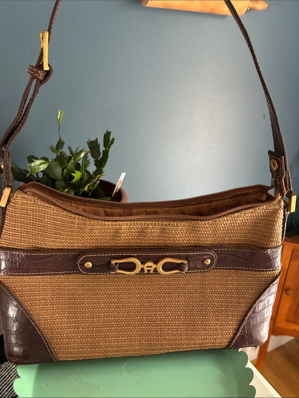 Vintage Etienne Aigner Handbag Straw/Burlap Faux Croc Trimmed Shoulder Bag - Picture 3 of 8